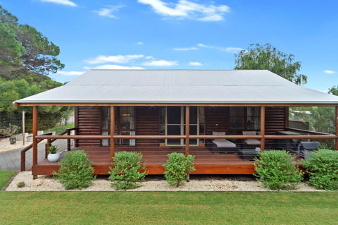 The Log Cabin - 47 Jetty Road - Accommodation Tasmania 0