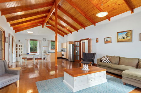 The Log Cabin - 47 Jetty Road - Accommodation Tasmania 8