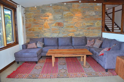 Of Stone & Wood Guesthouse - Accommodation Tasmania 9