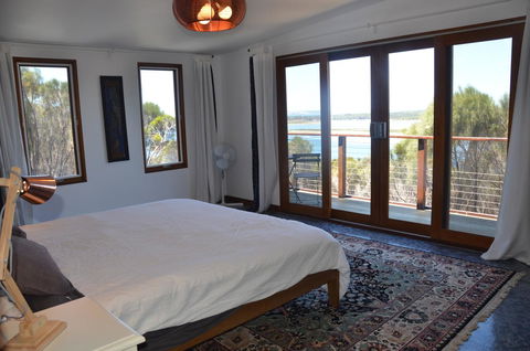Of Stone & Wood Guesthouse - Accommodation Tasmania 12