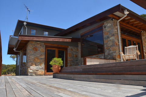 Of Stone & Wood Guesthouse - Accommodation Tasmania 1
