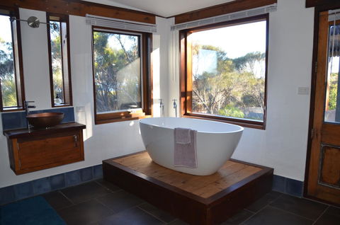 Of Stone & Wood Guesthouse - Accommodation Tasmania 14