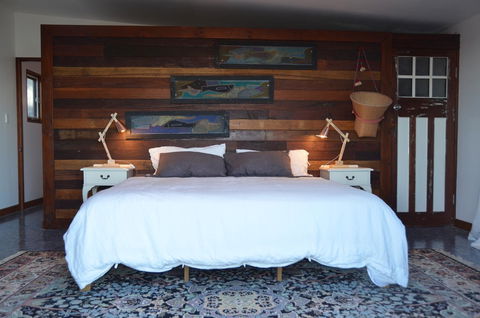 Of Stone & Wood Guesthouse - Accommodation Tasmania 11