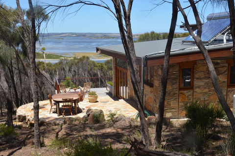 Of Stone & Wood Guesthouse - Accommodation Tasmania 25