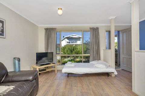 The Lighthouse - Port Willunga - C21 SouthCoast Holidays - Accommodation Tasmania 9