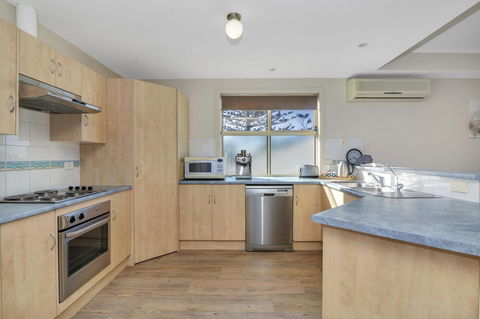The Lighthouse - Port Willunga - C21 SouthCoast Holidays - Accommodation Tasmania 6