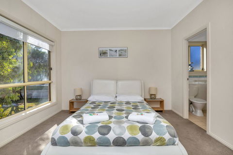 The Lighthouse - Port Willunga - C21 SouthCoast Holidays - Accommodation Tasmania 3