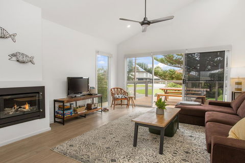 Sea View At Silver Sands - C21 SouthCoast Holidays - Accommodation Tasmania 4