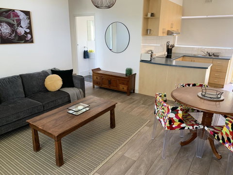 Sunshine Four - Accommodation Tasmania 0