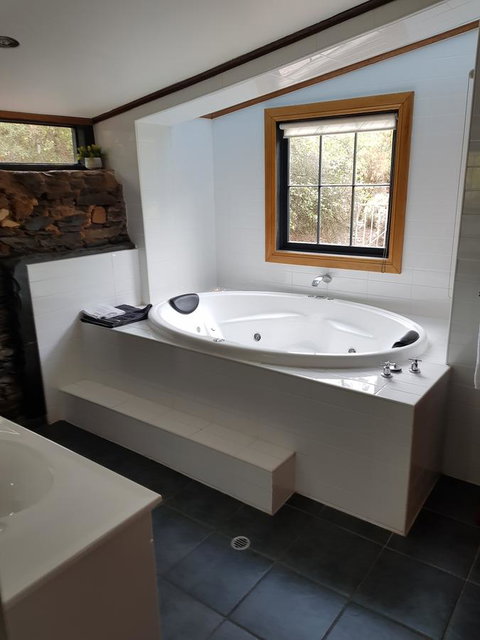 William Hunt's Retreat - Cypress Studio - Accommodation Tasmania 3