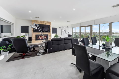 KENNEDY EXECUTIVE TOWNHOUSE - Accommodation Tasmania 19
