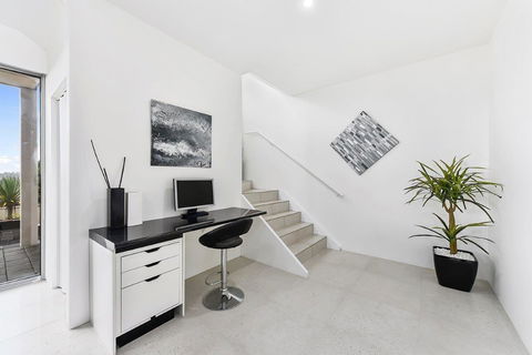 KENNEDY EXECUTIVE TOWNHOUSE - Accommodation Tasmania 8