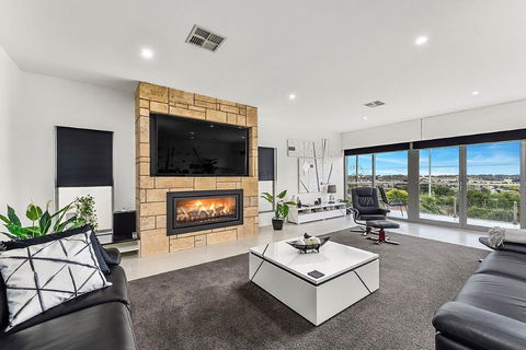 KENNEDY EXECUTIVE TOWNHOUSE - Accommodation Tasmania 0