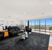 BENGALEE EXECUTIVE TOWNHOUSE- MODERN  STYLISH - Accommodation Tasmania