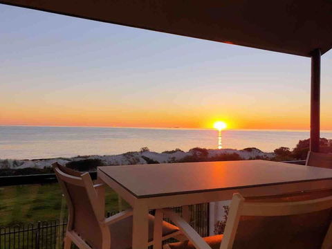 Luxurious 3 Bedroom Beachfront - Panoramic Views - Accommodation Tasmania 0
