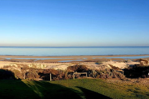 Luxurious 3 Bedroom Beachfront - Panoramic Views - Accommodation Tasmania 13