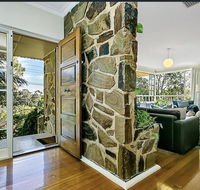 Stunning house with beautiful entertainment area - Accommodation Tasmania