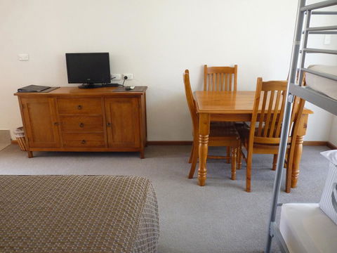 Coonawarra Motor Lodge - Accommodation Tasmania 12