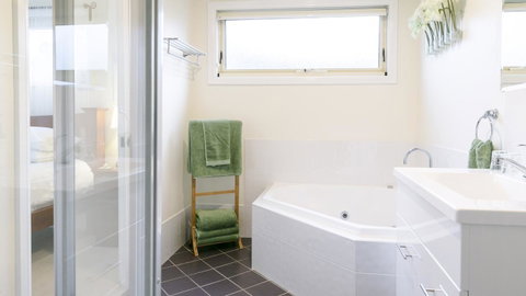 One Tree Bed And Breakfast - Accommodation Tasmania 9