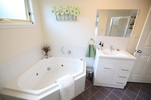 One Tree Bed And Breakfast - Accommodation Tasmania 10