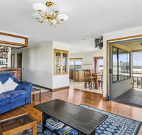 Rocks Retreat House with Sea Views - Accommodation Tasmania