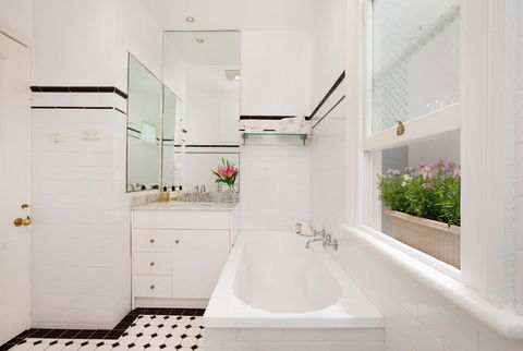Stunning Terrace In Centennial Park - Accommodation Tasmania 17