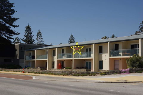 Cottesloe Beachfront Ocean View Apartment - Accommodation Tasmania 1