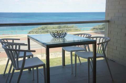 Cottesloe Beachfront Ocean View Apartment - Accommodation Tasmania 5