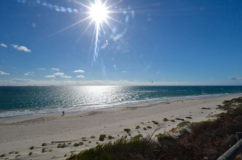 Cottesloe Beachfront Ocean View Apartment - Accommodation Tasmania 8