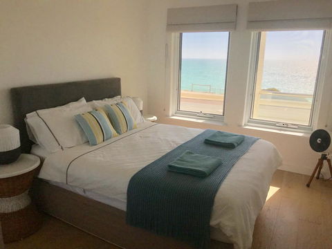 Cottesloe Beachfront Ocean View Apartment - Accommodation Tasmania 2