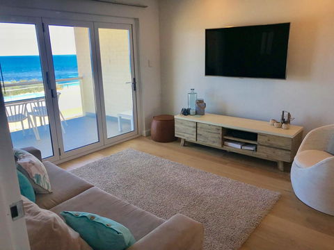 Cottesloe Beachfront Ocean View Apartment - Accommodation Tasmania 6