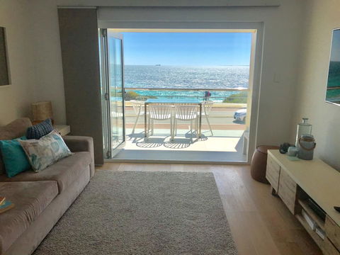 Cottesloe Beachfront Ocean View Apartment - Accommodation Tasmania 0