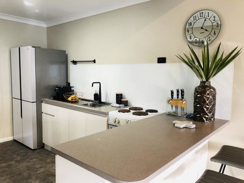 West Beach Lagoon 220 Stylish And Cozy - Accommodation Tasmania 5