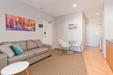 Central City Exclusive Apartments - Accommodation Tasmania 9