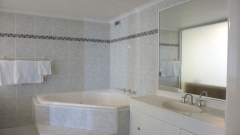 Darling Harbor Apartment - Accommodation Tasmania 3