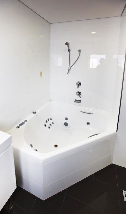 Jesmond Executive Villas - Accommodation Tasmania 37