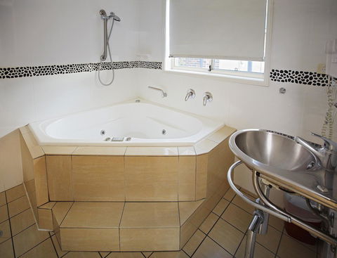 Jesmond Executive Villas - Accommodation Tasmania 30