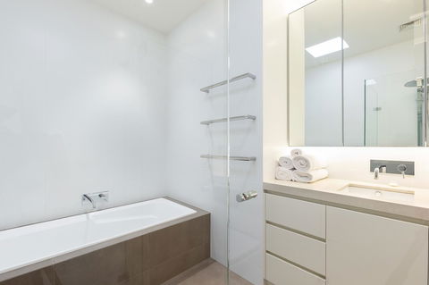 Kensington Self-Contained Modern House (89BROM) - Accommodation Tasmania 7