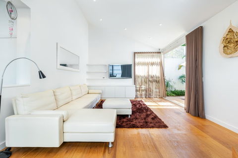 Kensington Self-Contained Modern House (89BROM) - Accommodation Tasmania 15