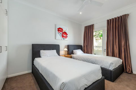 Kensington Self-Contained Modern House (89BROM) - Accommodation Tasmania 12
