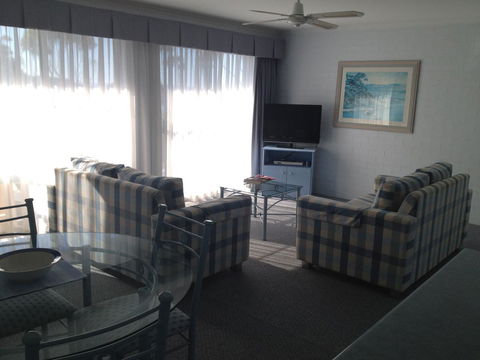 Breakers Apartments - Accommodation Tasmania 13