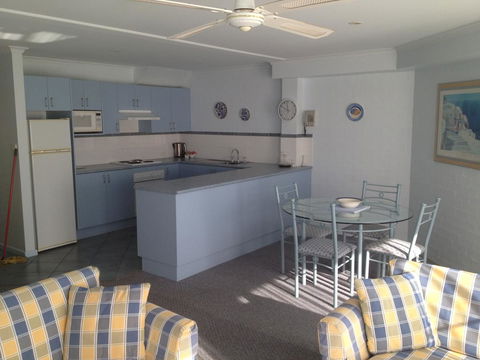 Breakers Apartments - Accommodation Tasmania 11