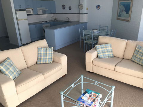 Breakers Apartments - Accommodation Tasmania 9