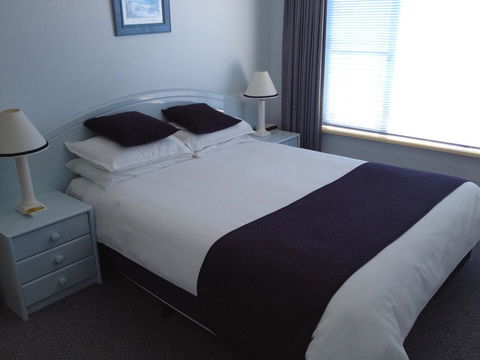 Breakers Apartments - Accommodation Tasmania 4