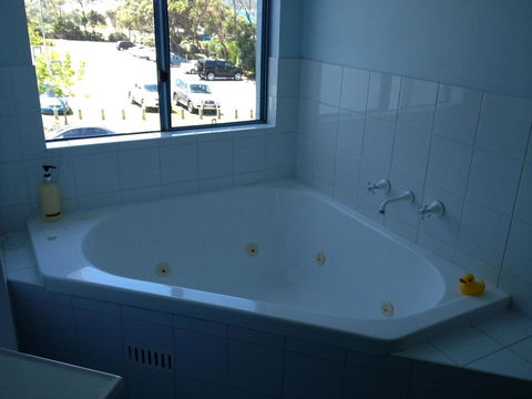 Breakers Apartments - Accommodation Tasmania 2