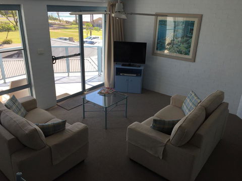 Breakers Apartments - Accommodation Tasmania 12