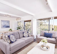Bright and Spacious Family Home With Leafy Deck - Accommodation Tasmania
