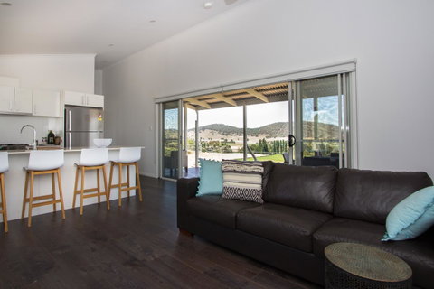 Stay In Mudgee The Grove, The Church, And Premium Private Homestead - Accommodation Tasmania 9