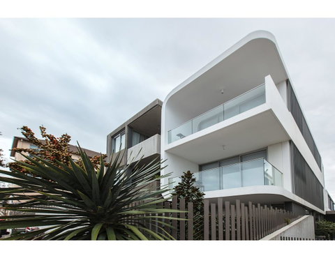 Oceanside Elegance At Superb Home Steps From Sand - Accommodation Tasmania 19