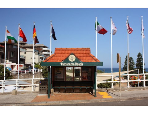 Oceanside Elegance At Superb Home Steps From Sand - Accommodation Tasmania 24